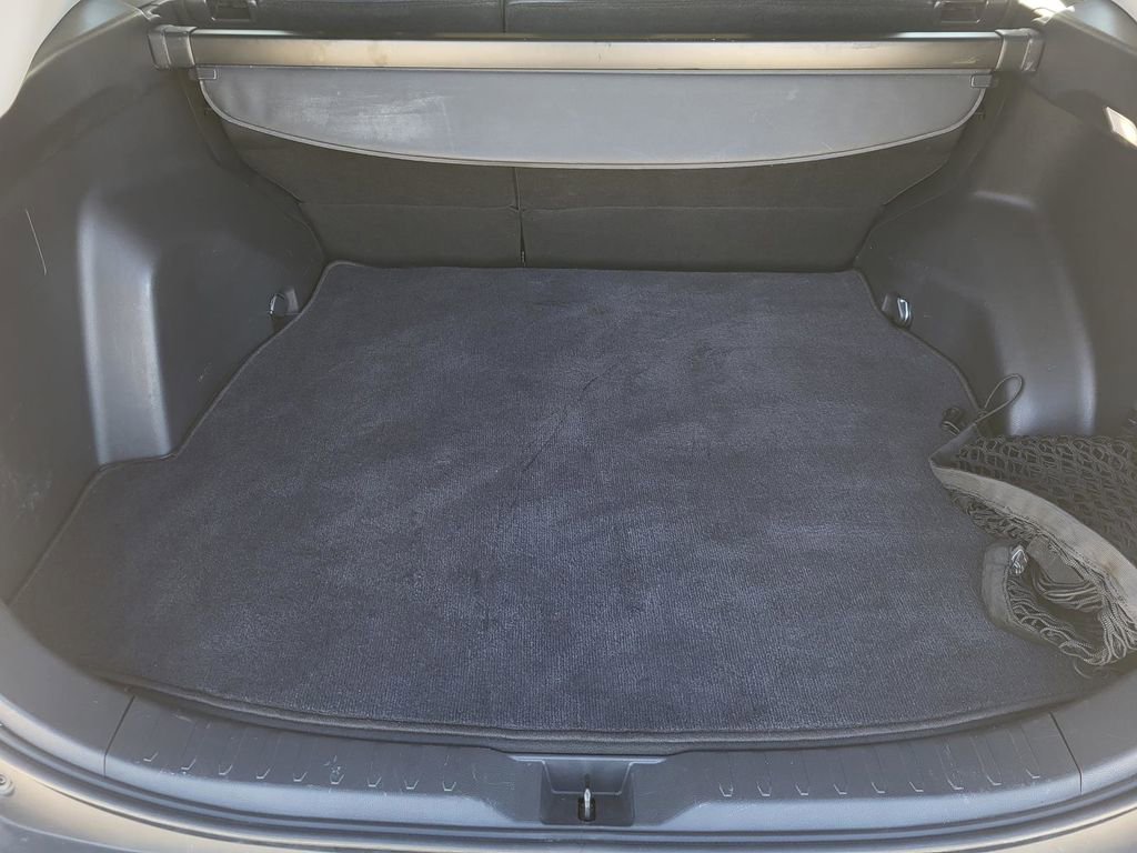 Used 2022 Toyota RAV4 XLE Premium image 11