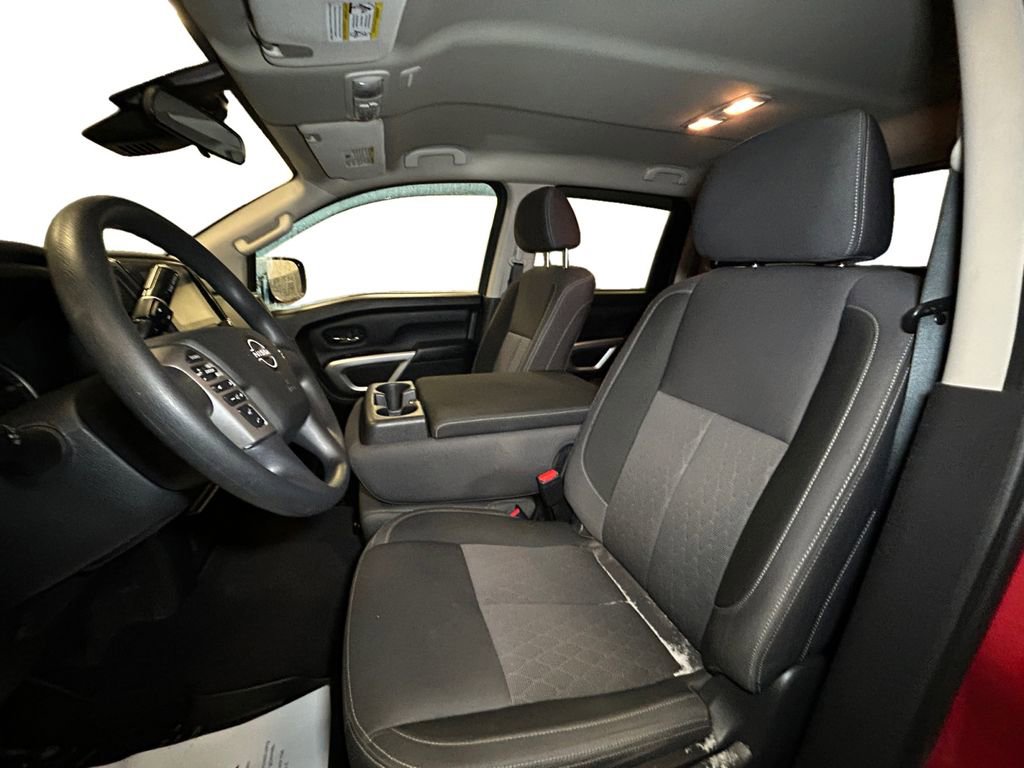 Used 2024 Nissan Titan SV image 8
