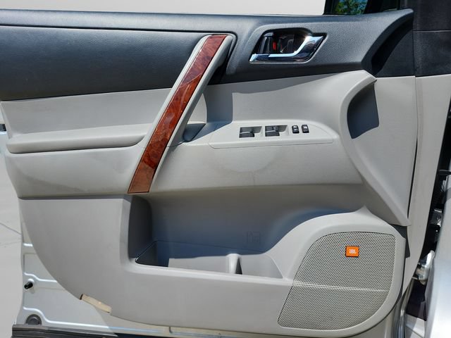 Used 2013 Toyota Highlander Limited AWD/4WD image 31