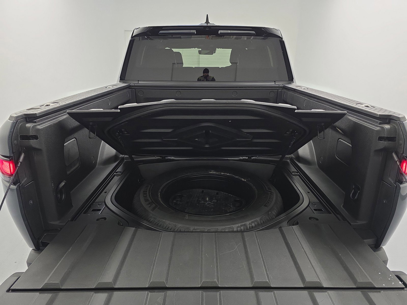 Used 2022 Rivian R1T Adventure image 15