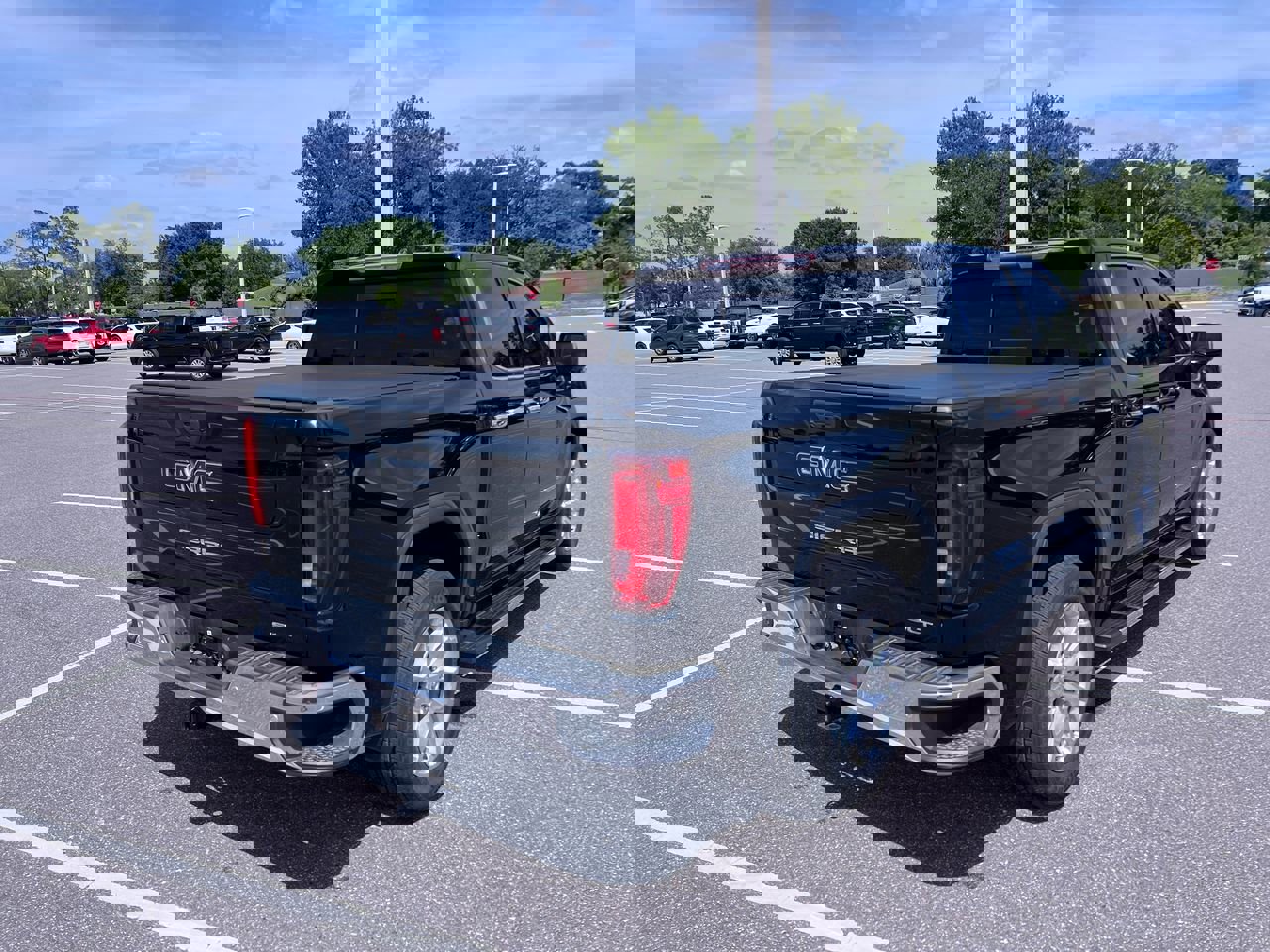 Used 2021 GMC Sierra 1500 SLT w/ SLT Premium Package RWD image 3