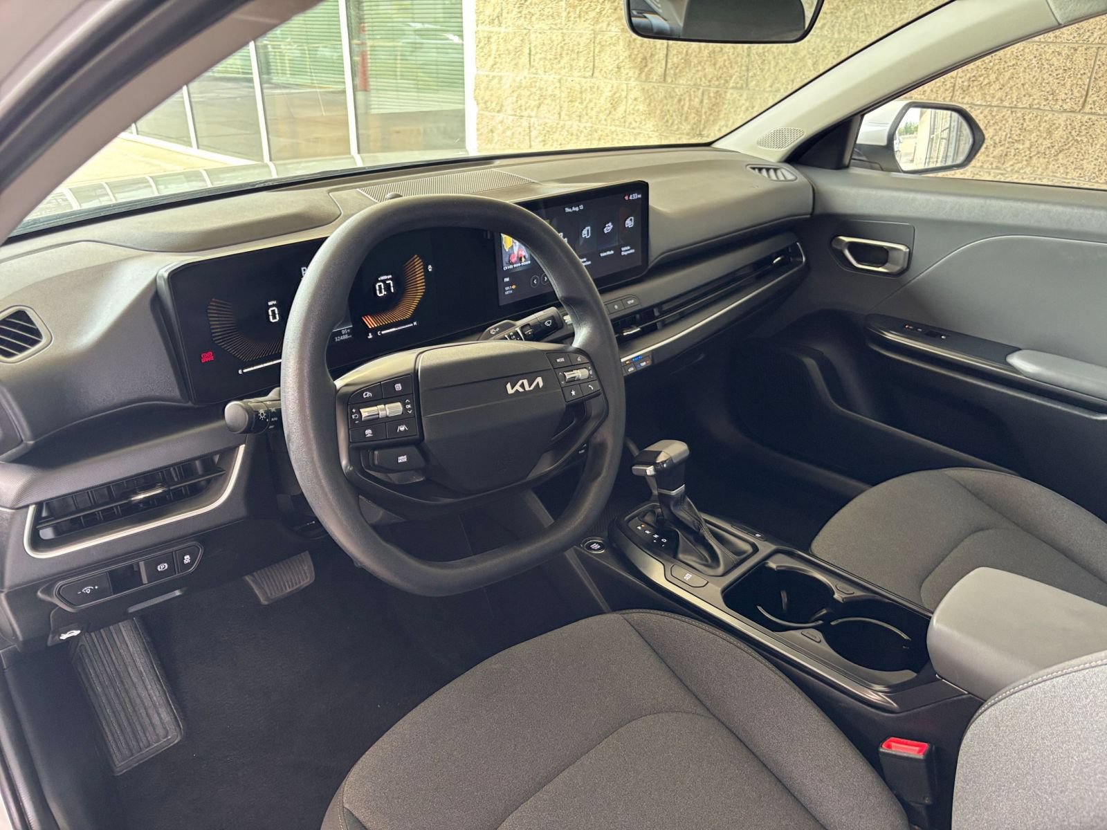 Used 2025 Kia K4 FWD image 33