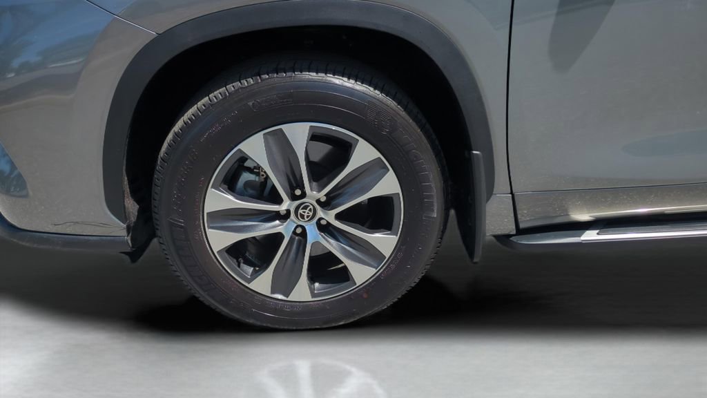 Certified 2026 Toyota Highlander XLE image 26