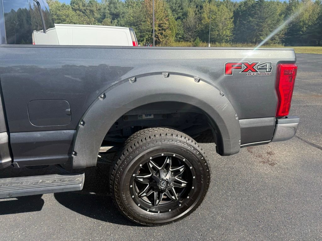 Used 2019 Ford F350 Lariat w/ Chrome Package image 24