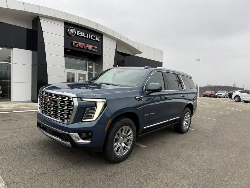 New 2026 GMC Yukon Denali w/ Sun & Power Step Package
