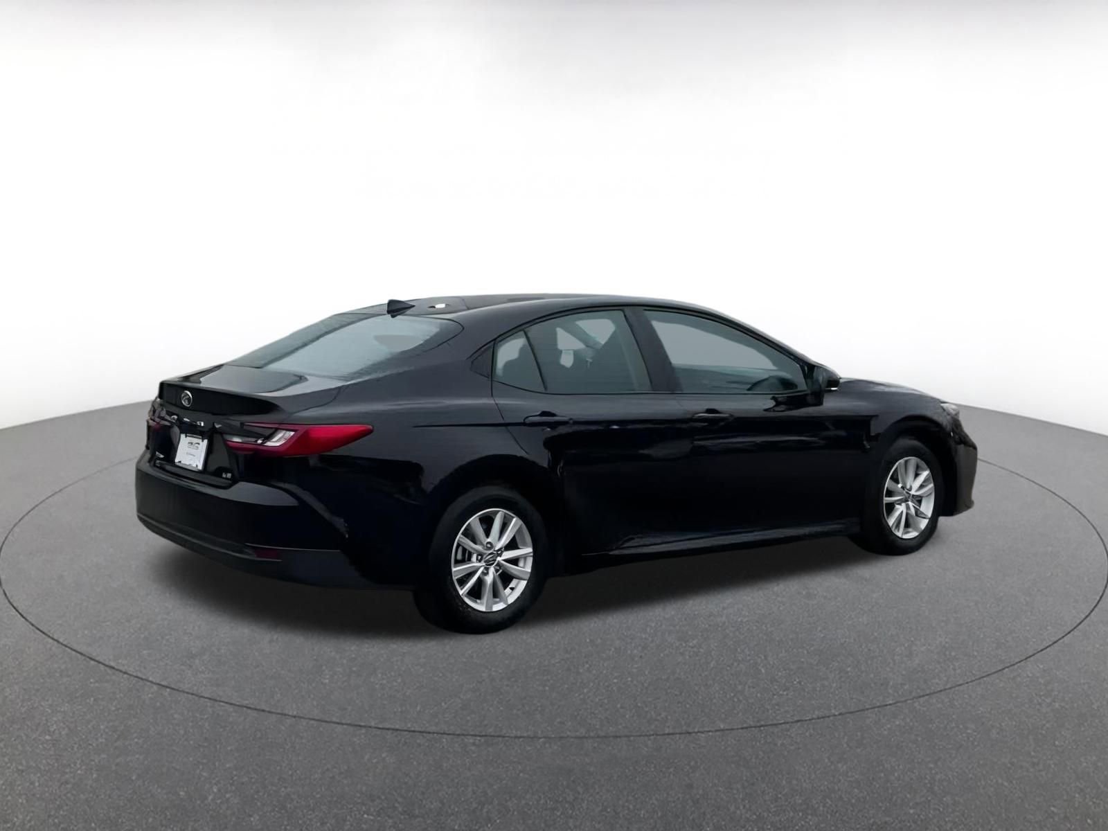 Used 2025 Toyota Camry LE image 12