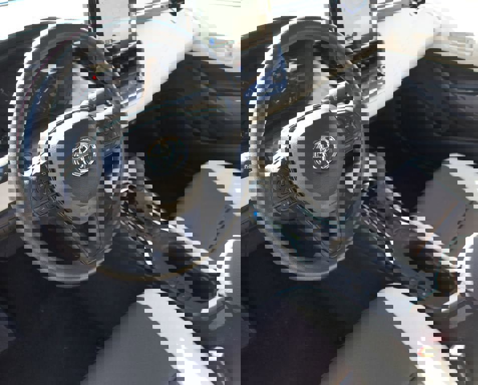 Used 2025 Toyota Corolla LE image 12