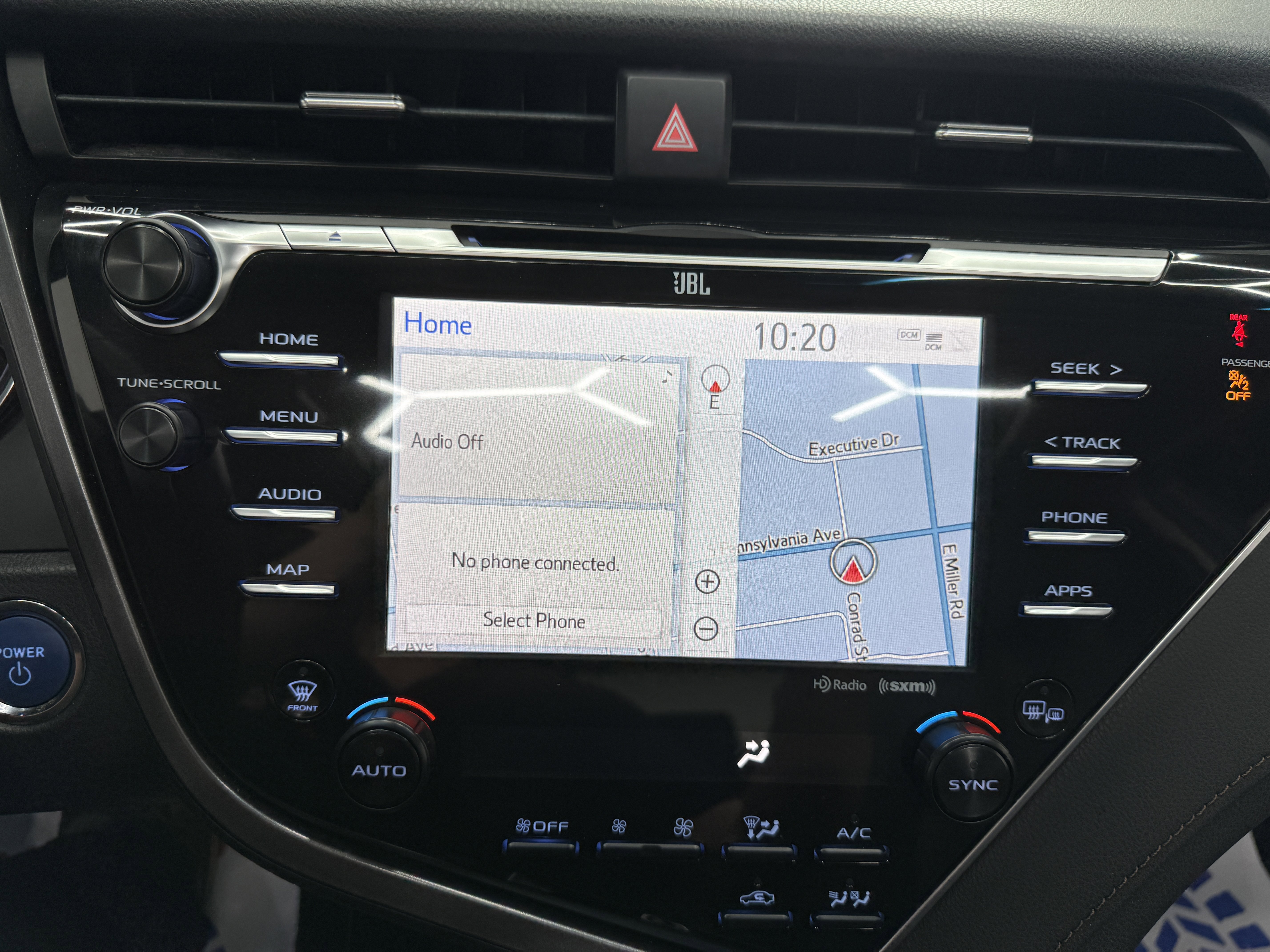 Used 2018 Toyota Camry XLE FWD image 17