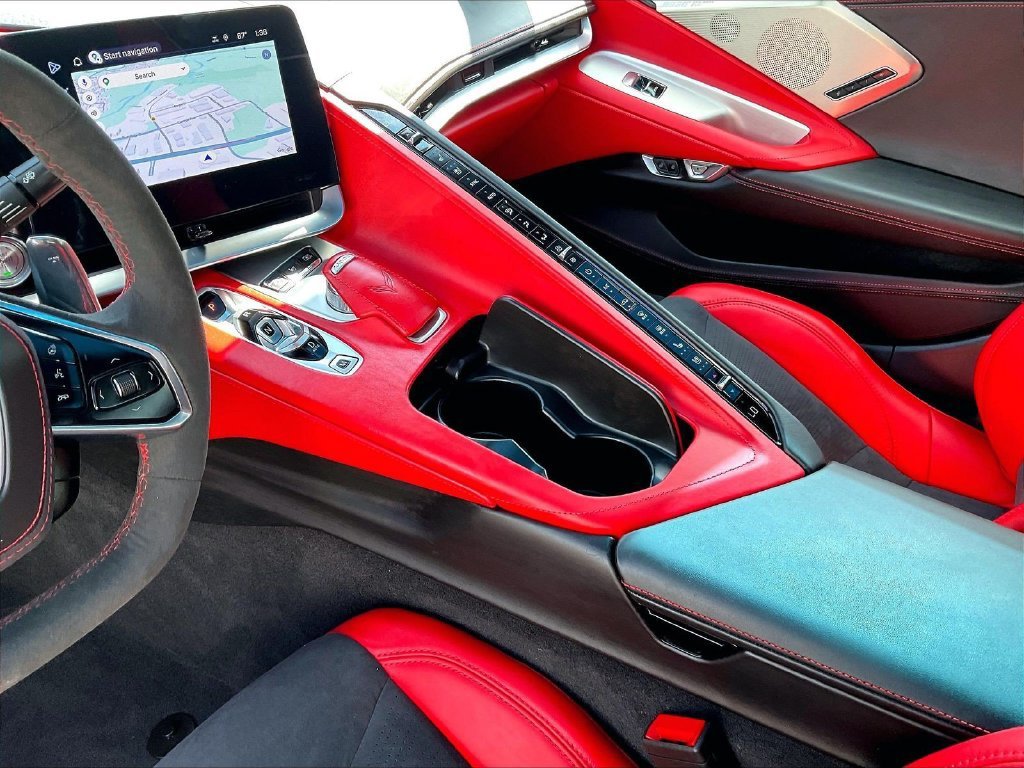 Used 2025 Chevrolet Corvette Stingray Premium Cpe w/ Z51 Performance Package RWD image 20