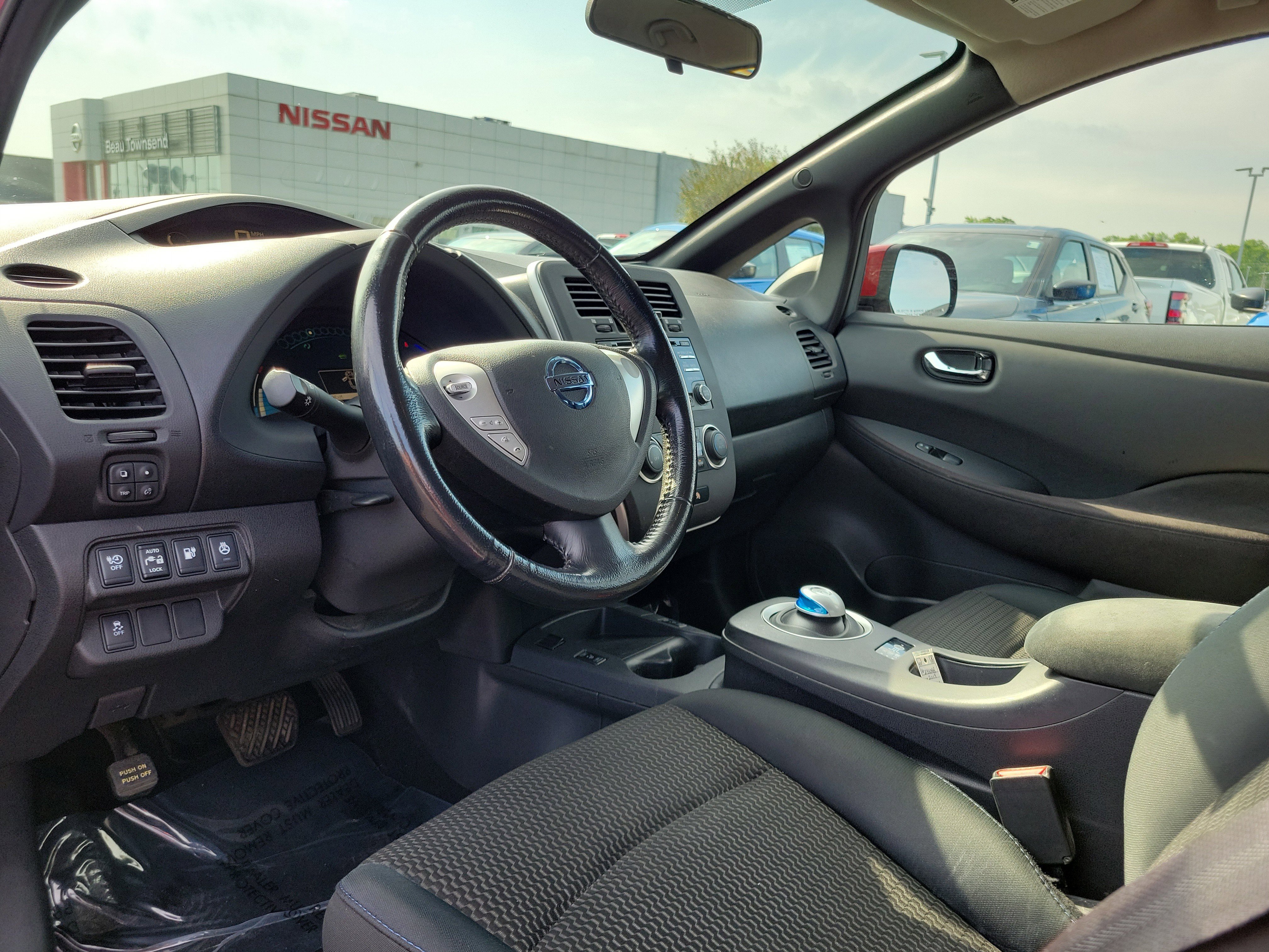 Used 2013 Nissan Leaf S FWD image 19
