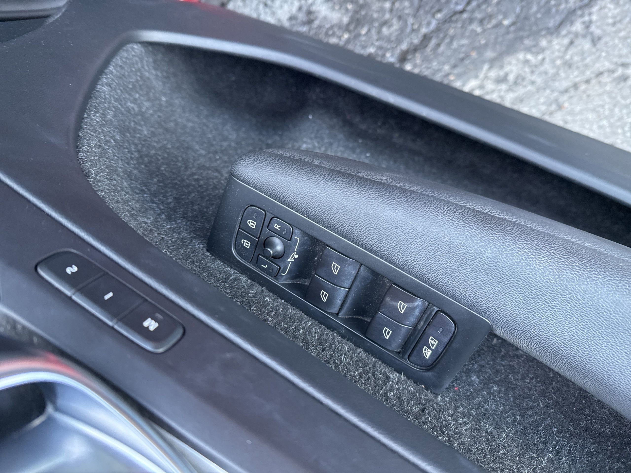 Used 2019 Volvo XC40 T5 Momentum image 15