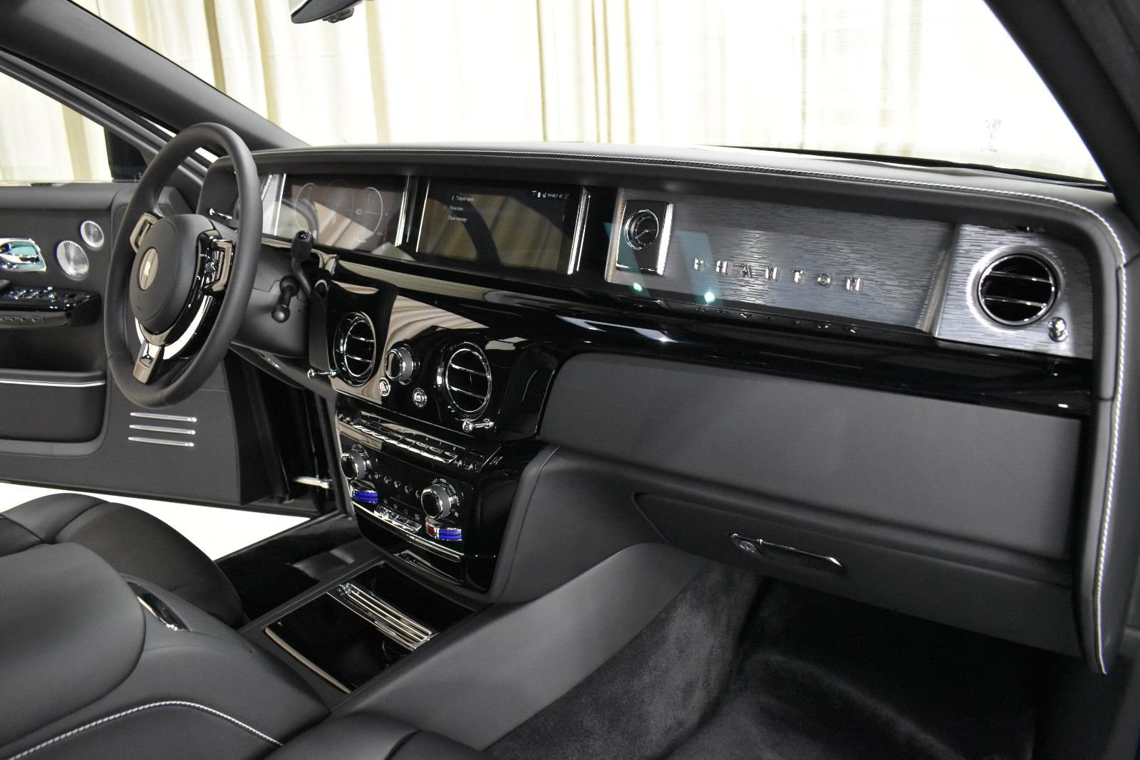 New 2027 Rolls-Royce Phantom Sedan RWD image 25