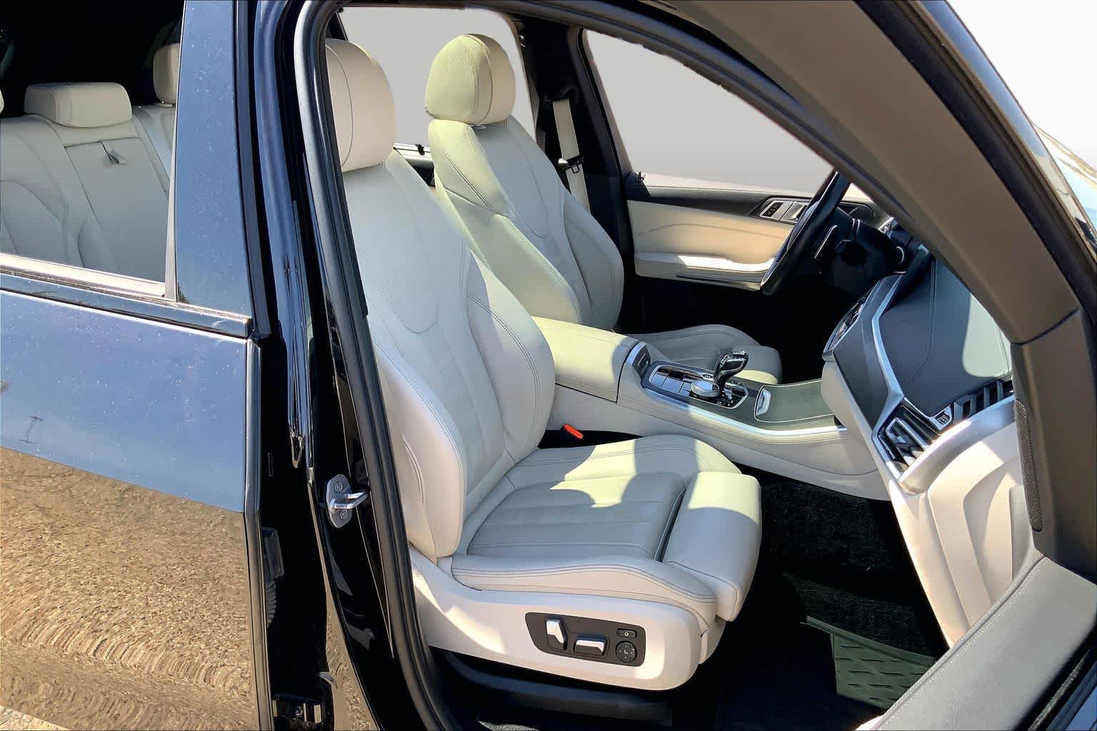 Used 2022 BMW X5 xDrive40i w/ M Sport Package AWD/4WD image 9
