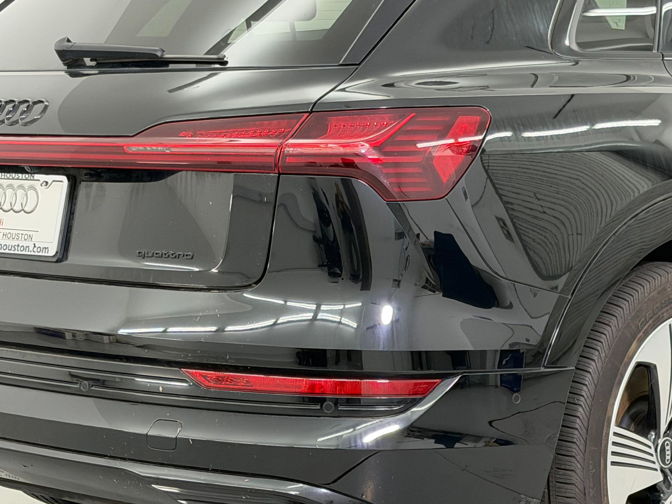 Certified 2022 Audi e-tron Premium Plus w/ Premium Plus Package AWD/4WD image 13