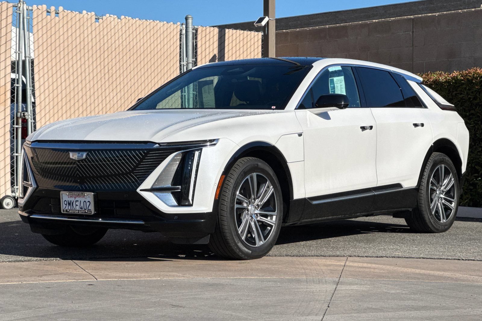 Certified 2024 Cadillac Lyriq Luxury AWD/4WD image 8