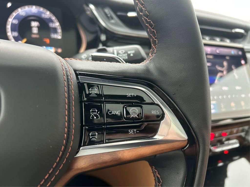 New 2025 Jeep Grand Cherokee Summit image 37