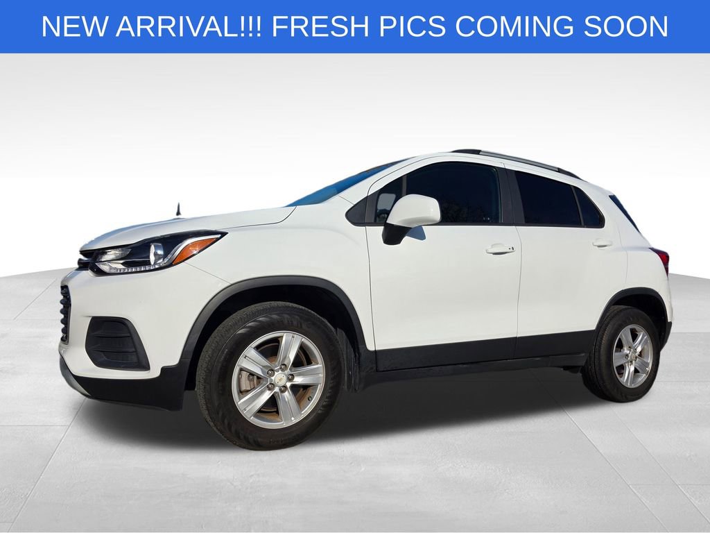 Used 2022 Chevrolet Trax LT w/ Driver Confidence Package image 2