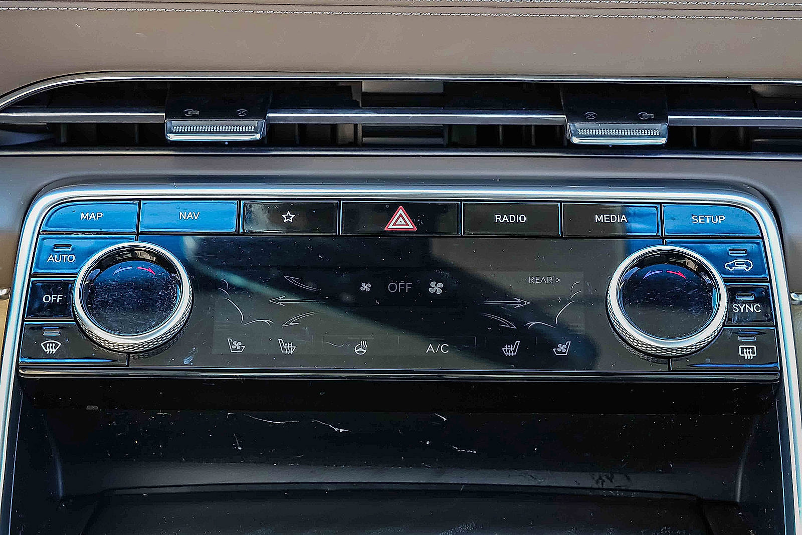 Used 2023 Genesis GV80 2.5T w/ Prestige Package AWD/4WD image 14
