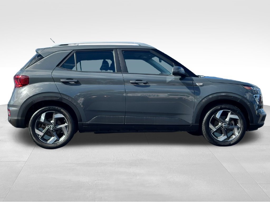Used 2025 Hyundai Venue SEL FWD image 8