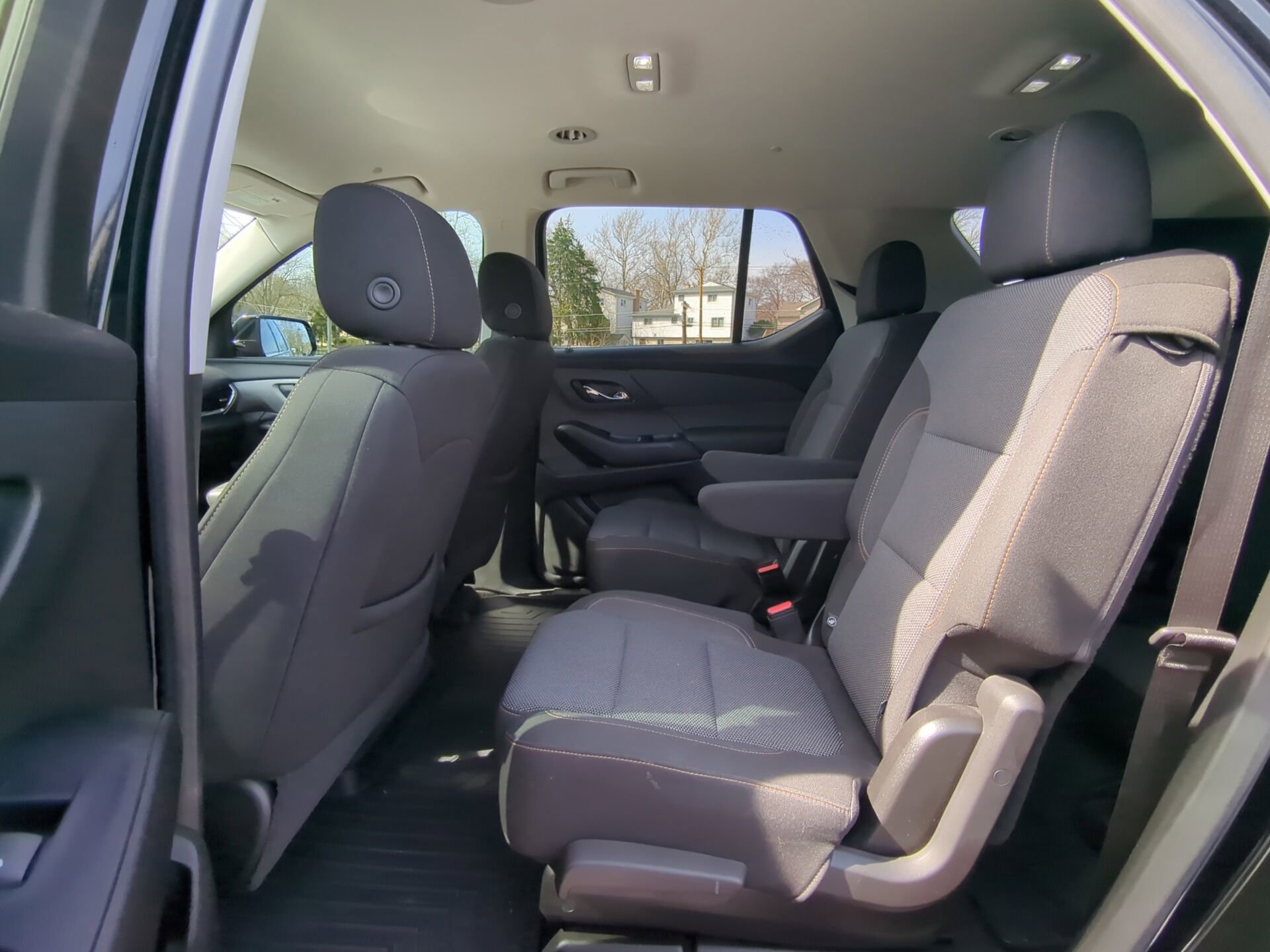 Used 2020 Chevrolet Traverse LT image 11