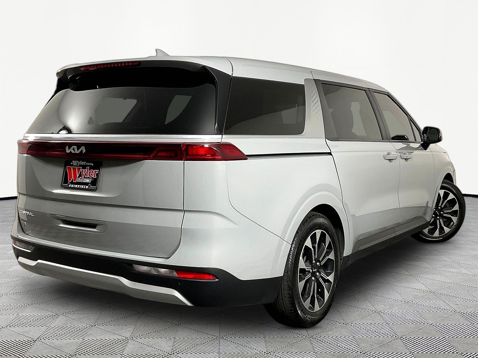 Used 2023 Kia Carnival EX FWD image 6
