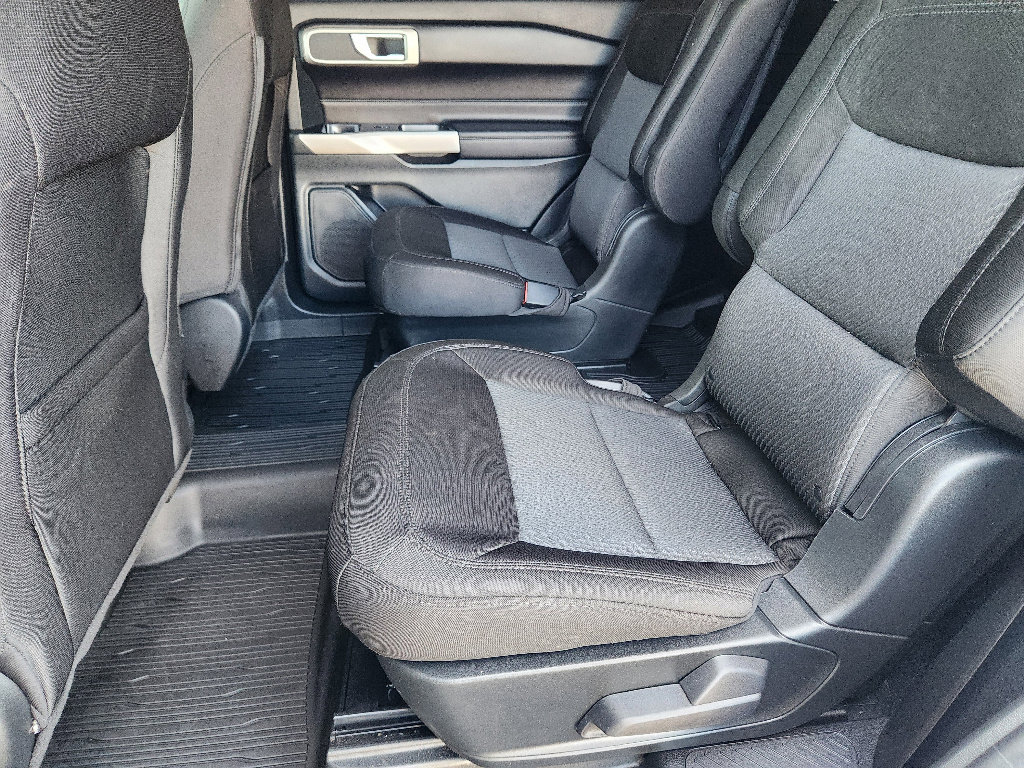 Used 2024 Ford Explorer XLT image 28