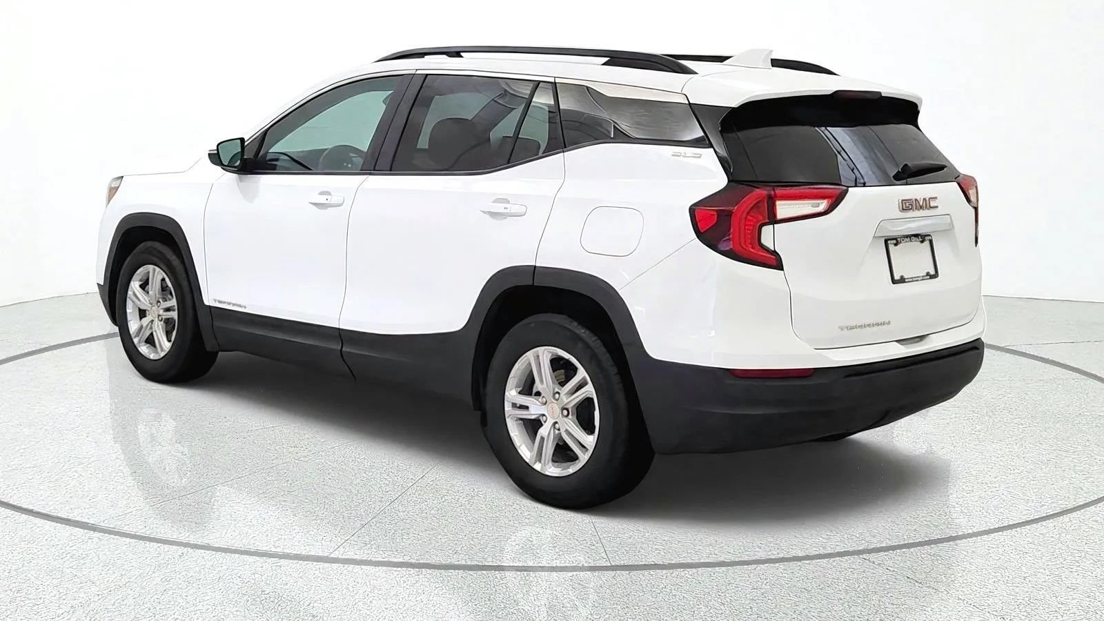 Used 2024 GMC Terrain SLE w/ Driver Convenience Package FWD image 6