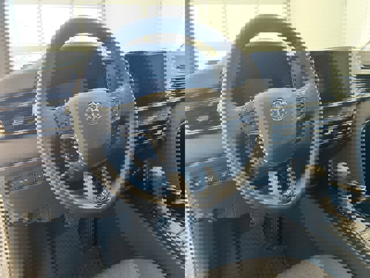 Used 2025 Toyota Camry LE w/ Convenience Package image 14