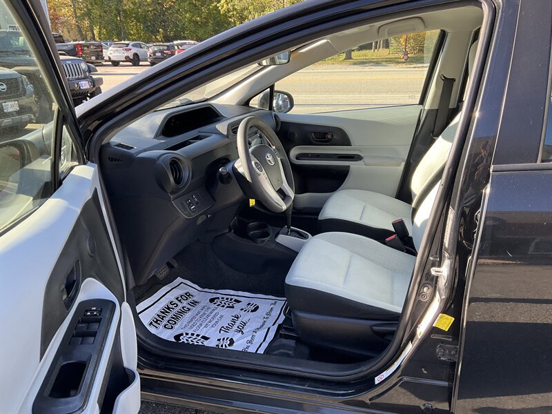 Used 2012 Toyota Prius C One image 15