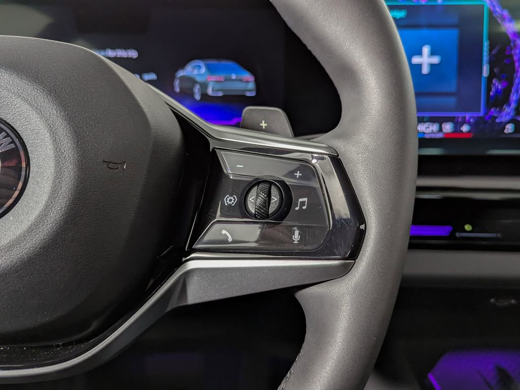 Used 2025 BMW 530i xDrive w/ Premium Package image 35