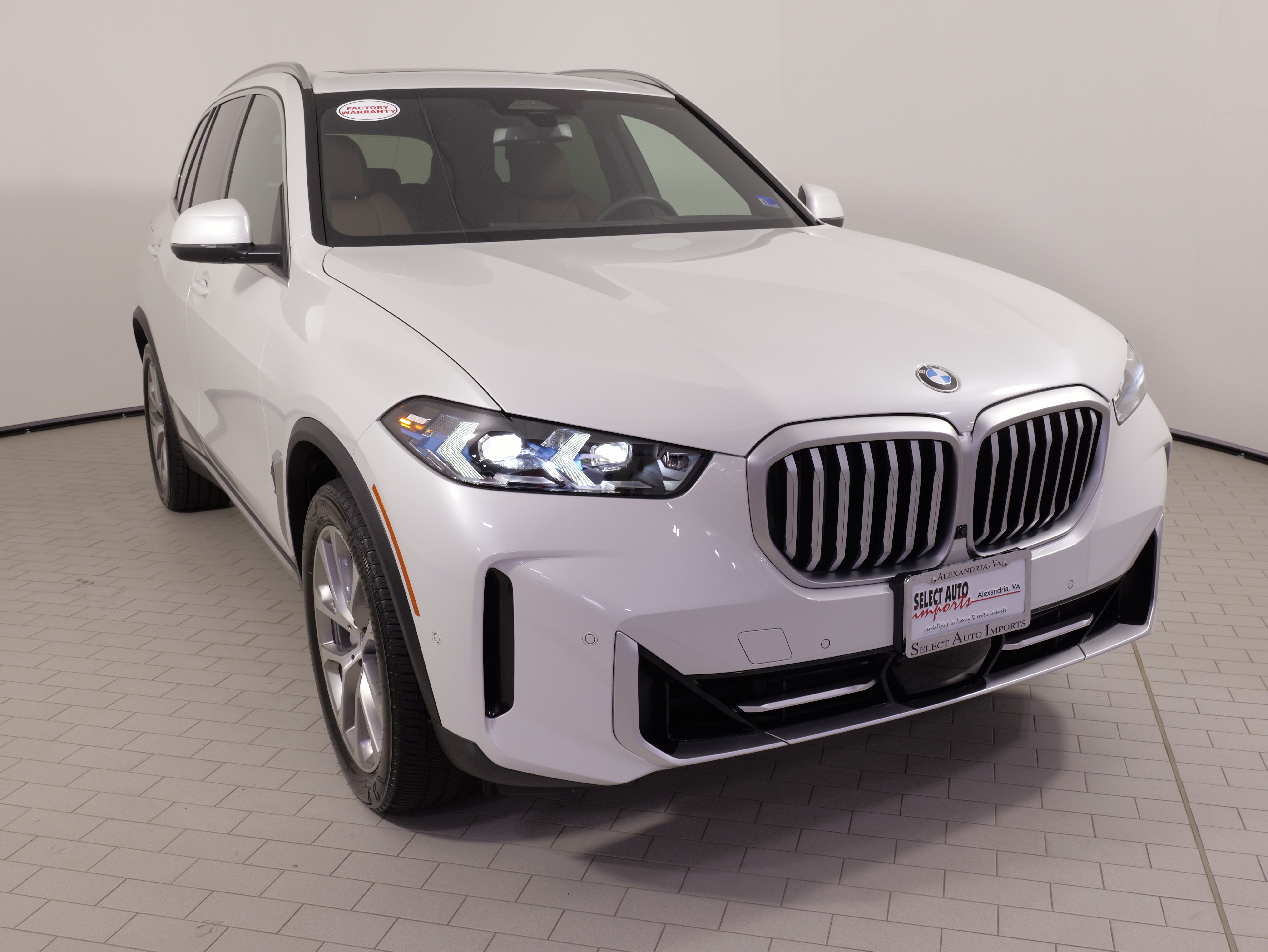 Used 2025 BMW X5 xDrive40i w/ Parking Assistance Package AWD/4WD image 5