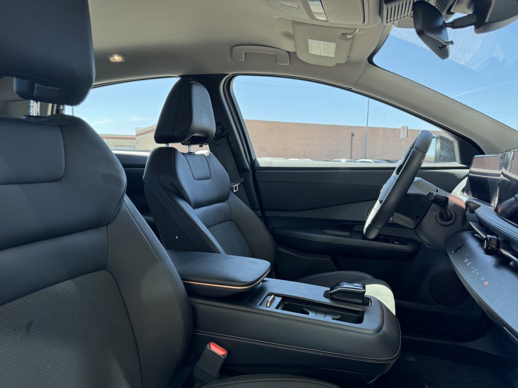 Used 2023 Nissan Ariya FWD image 41