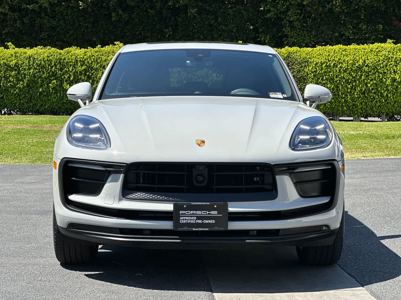 Certified 2025 Porsche Macan AWD/4WD image 11