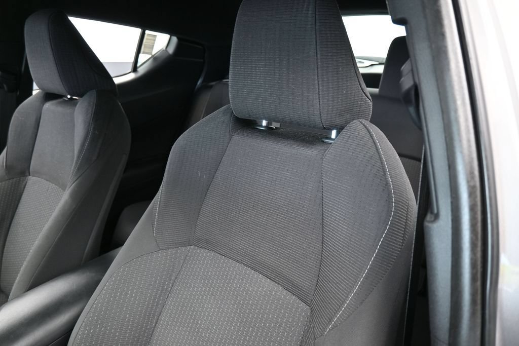 Used 2019 Toyota C-HR XLE FWD image 17