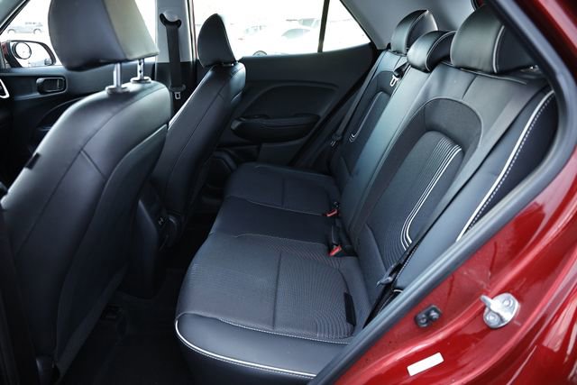 Used 2024 Hyundai Venue Limited image 23