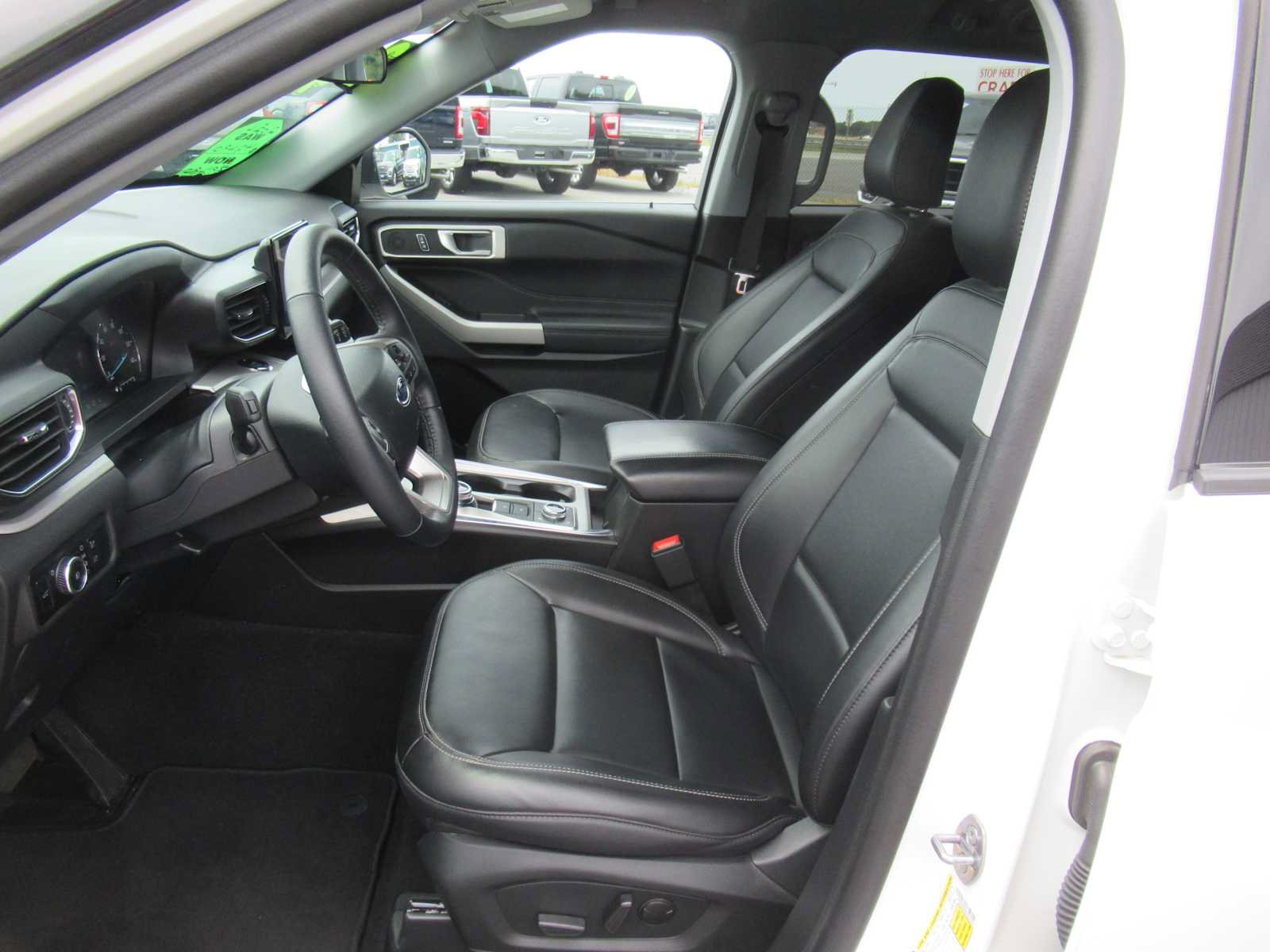 Used 2024 Ford Explorer XLT w/ Equipment Group 202A AWD/4WD image 13