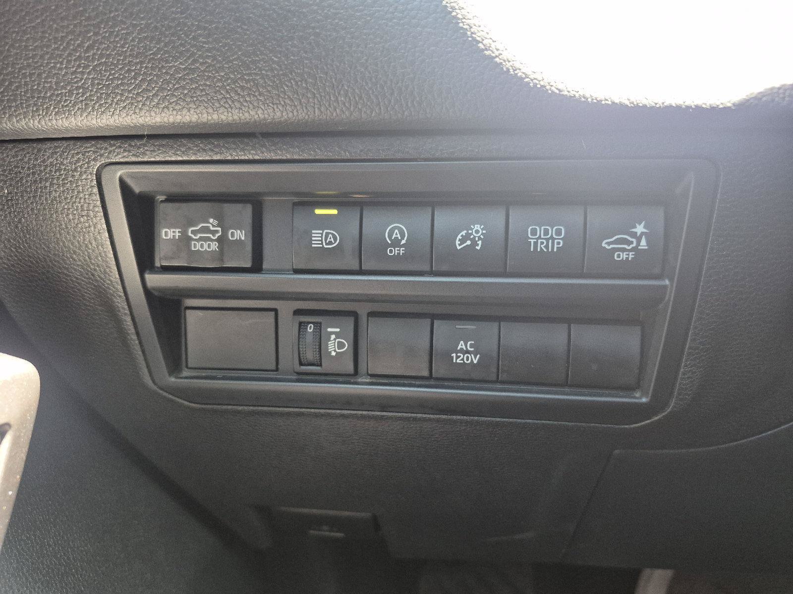 Used 2022 Toyota Tundra Limited w/ Power Package RWD image 3