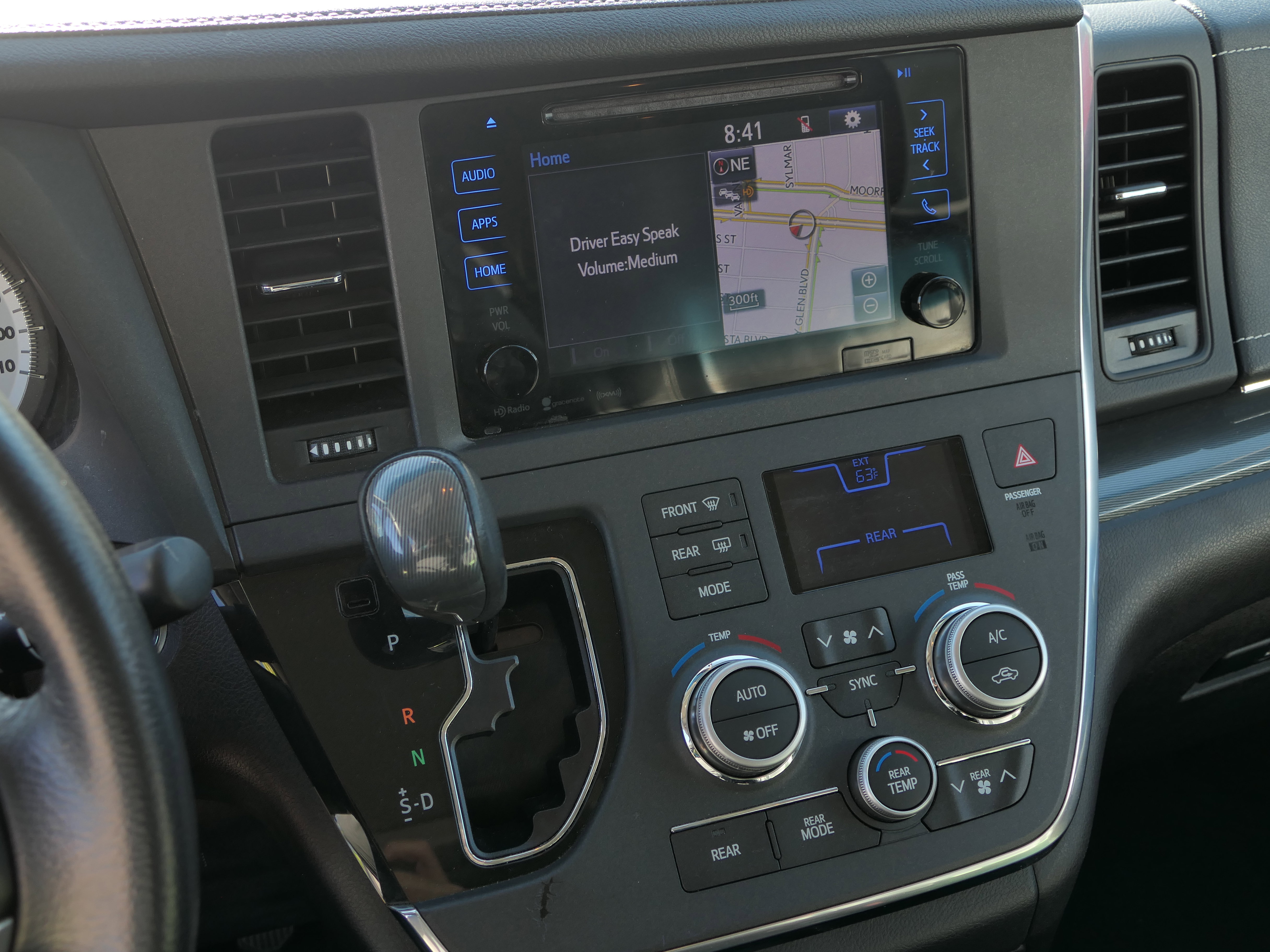 Used 2017 Toyota Sienna SE Premium FWD image 19