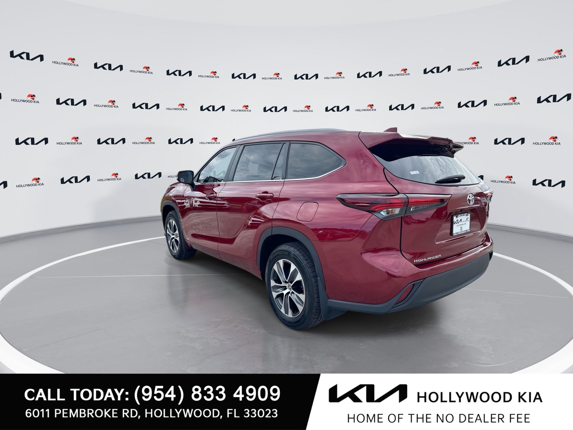 Used 2025 Toyota Highlander XLE AWD/4WD image 6