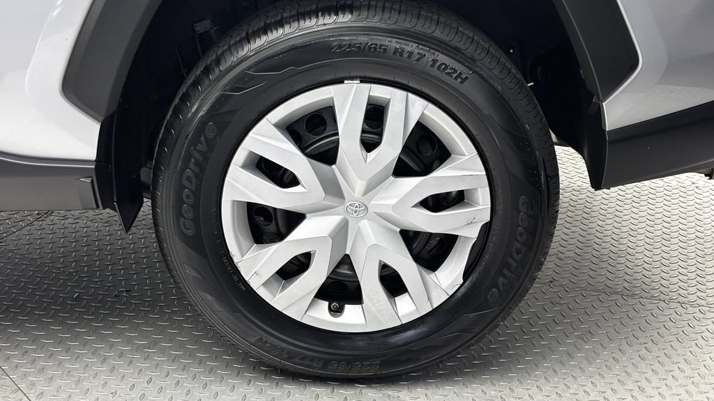 Used 2023 Toyota RAV4 LE FWD image 6