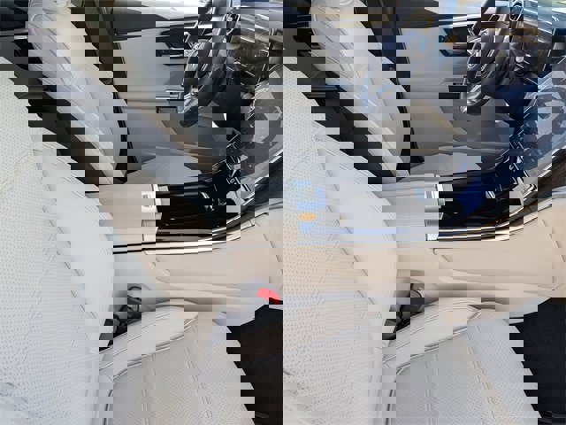 Used 2024 Mercedes-Benz GLC 300 4MATIC image 13