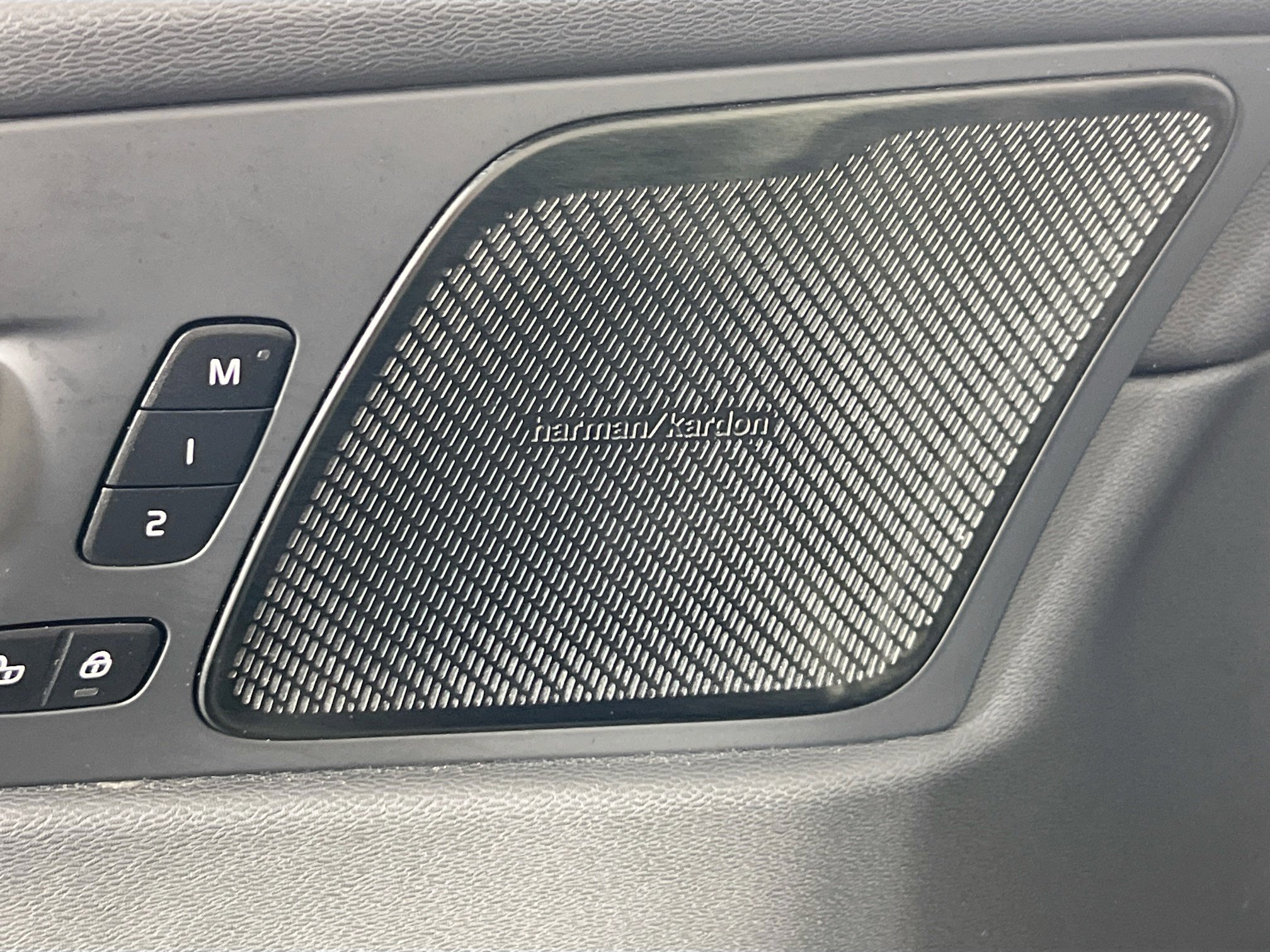 Used 2022 Volvo XC60 B5 Inscription w/ Protection Package Premier image 18