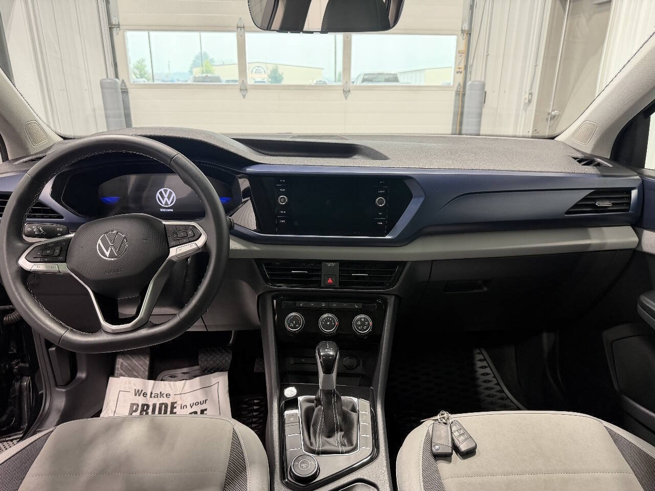 Used 2023 Volkswagen Taos SE w/ Panoramic Sunroof Package AWD/4WD image 9