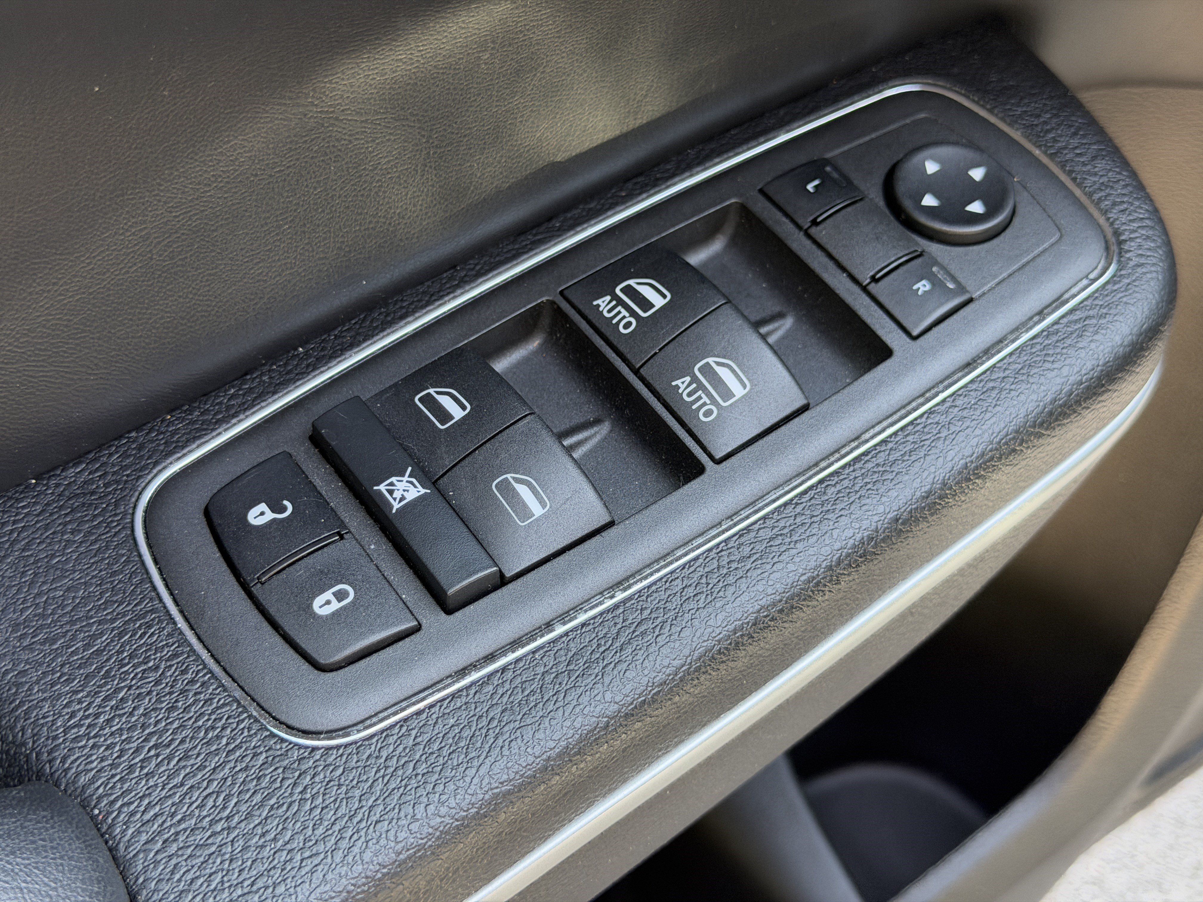 Used 2022 Chrysler 300 S RWD image 41