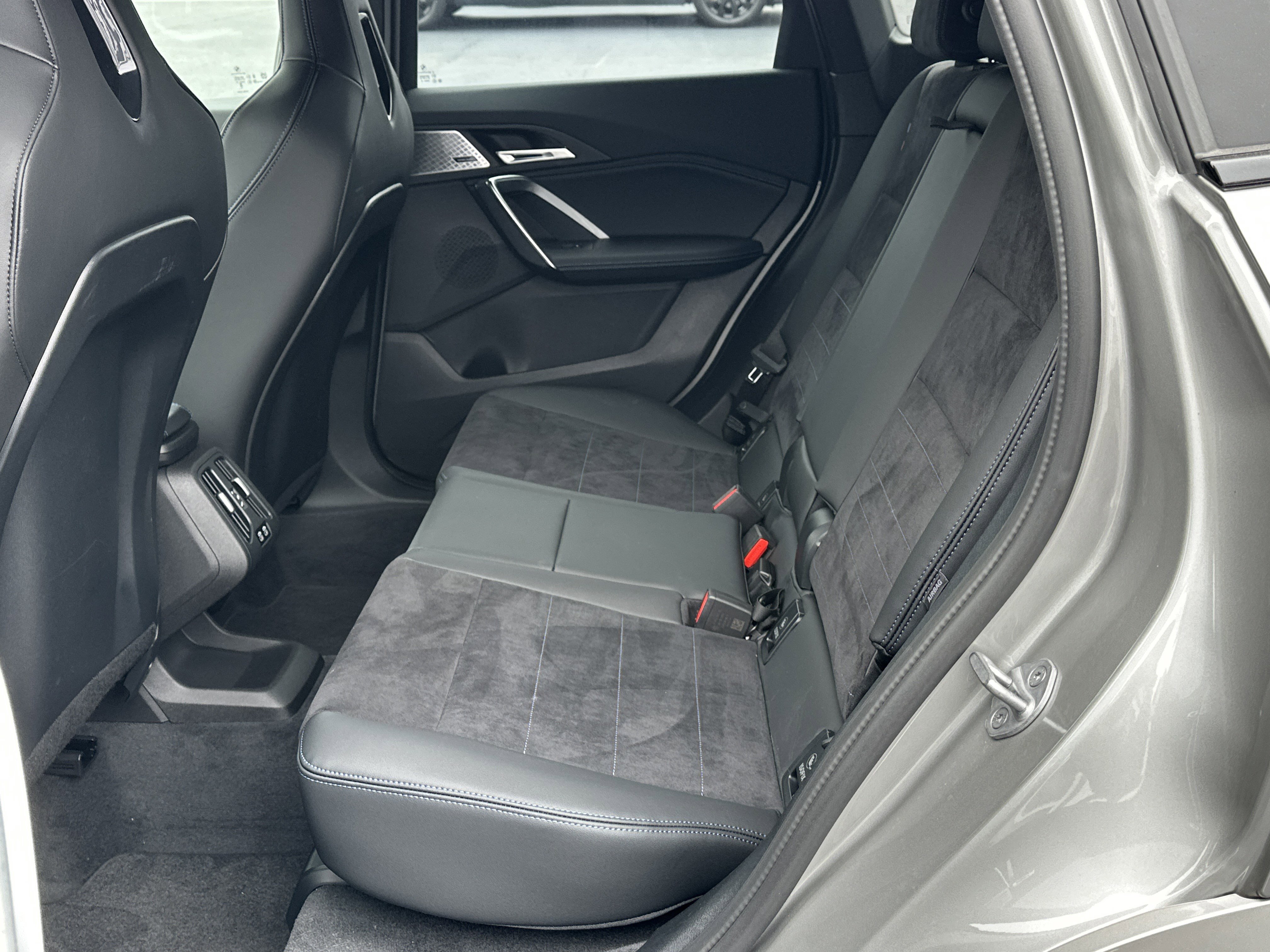 Used 2025 BMW X1 M35i w/ Premium Package image 16