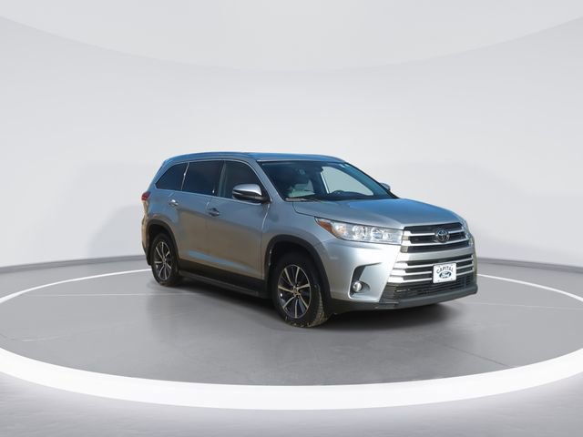 Used 2019 Toyota Highlander XLE image 2