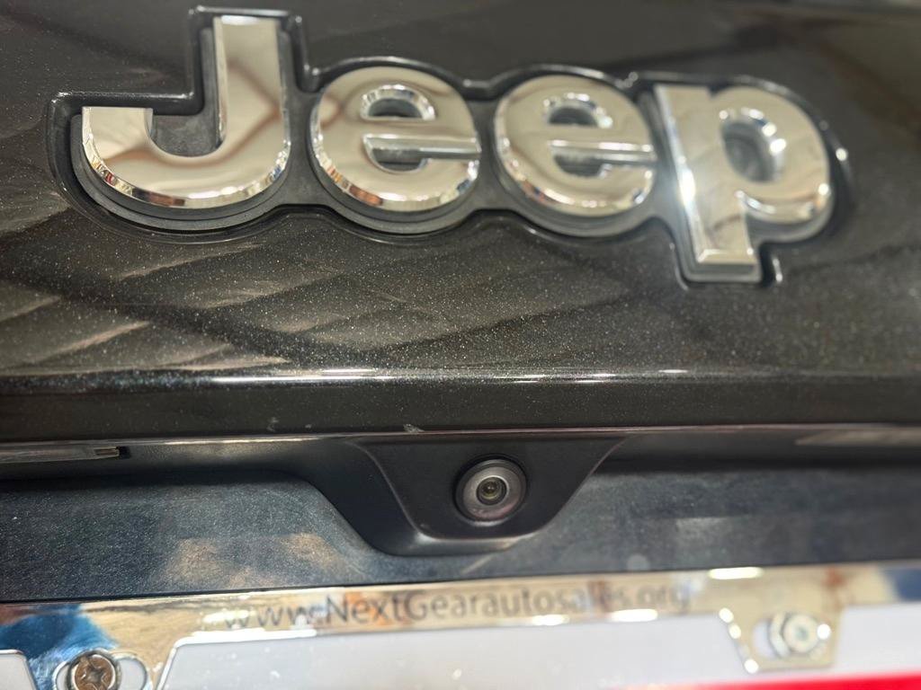 Used 2016 Jeep Grand Cherokee Laredo w/ Quick Order Package 23E AWD/4WD image 32
