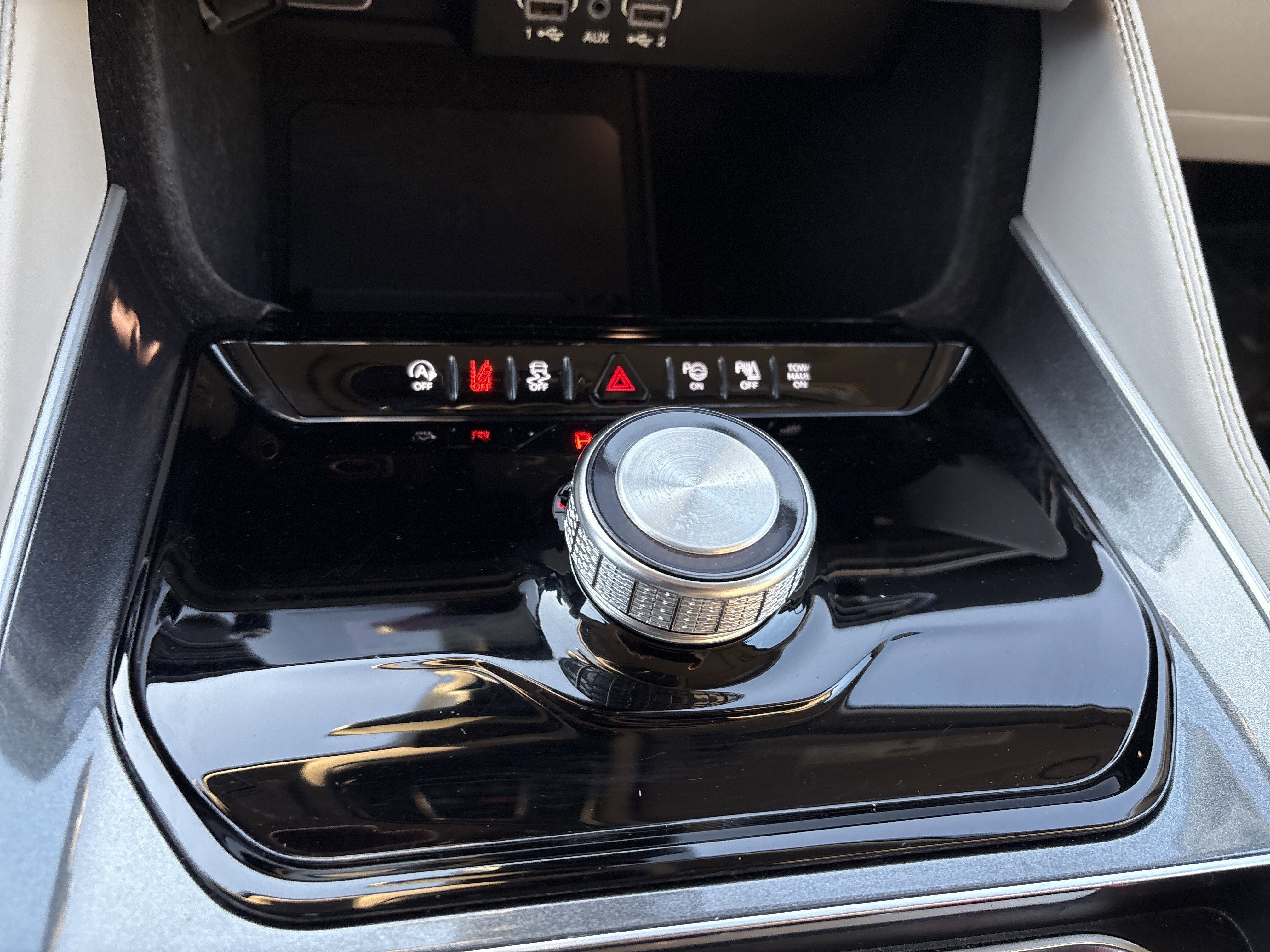 Used 2024 Jeep Wagoneer 2WD w/ Premium Group I image 32