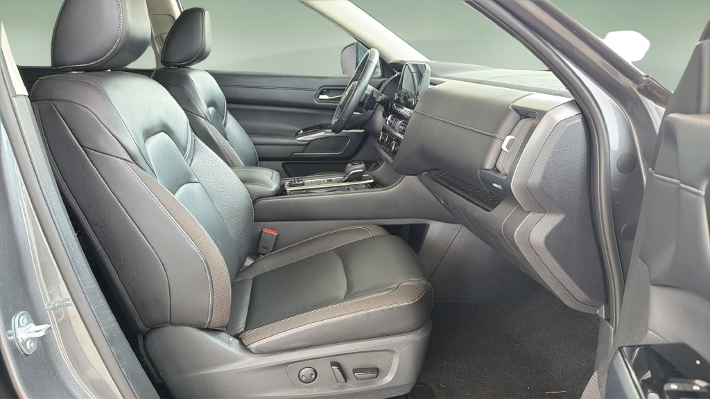 Used 2024 Nissan Pathfinder SL AWD/4WD image 26