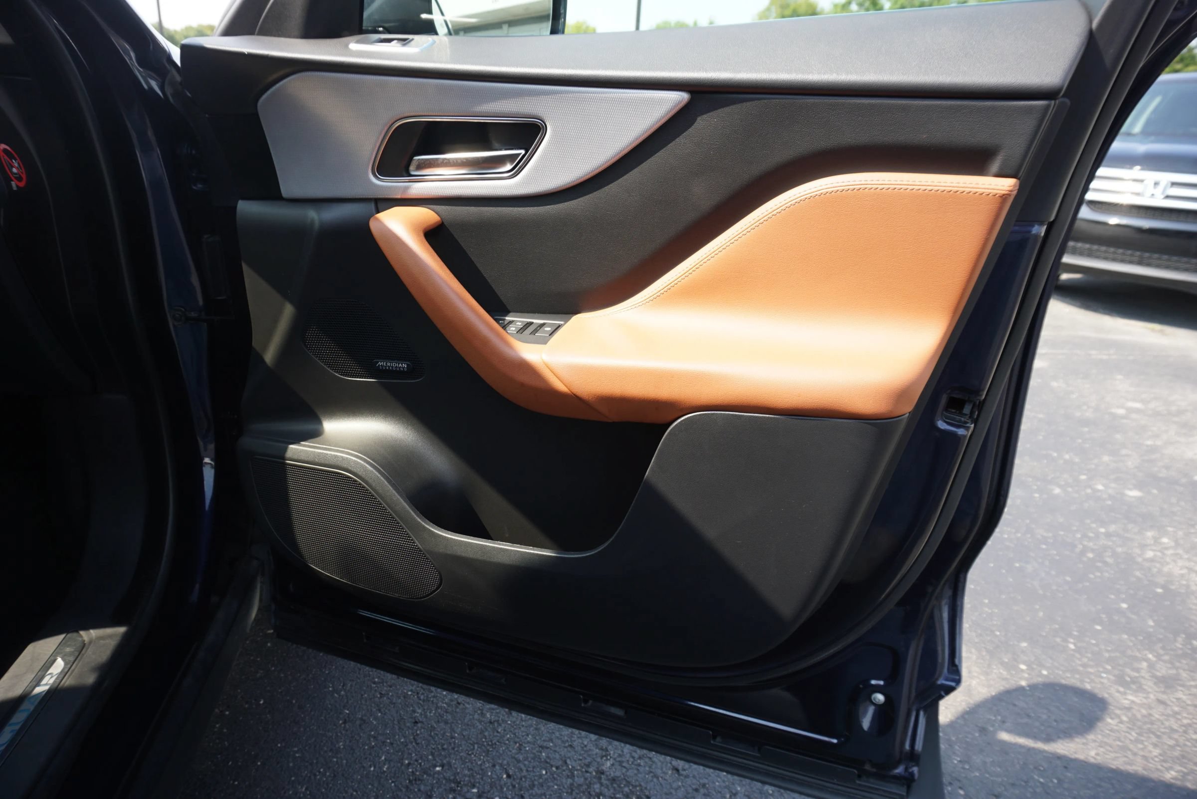 Used 2019 Jaguar F-PACE Portfolio AWD/4WD image 28